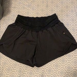 Lululemon 4” Tracker IV Short